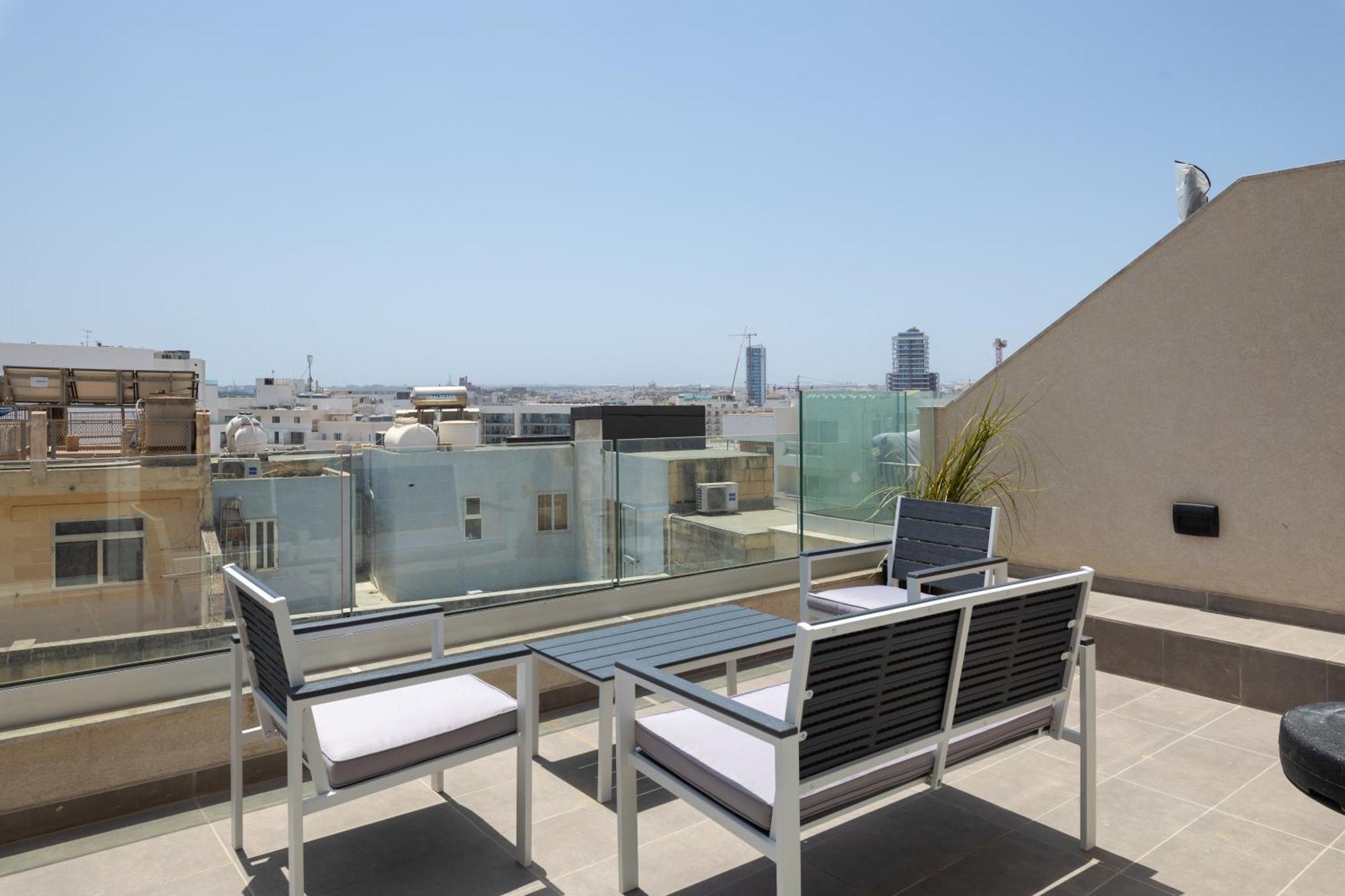 Modern 2Br Cosy Apartment With Large Terrace - Close To Manoel Island & Tigne Shopping Mall Sliema Exterior foto